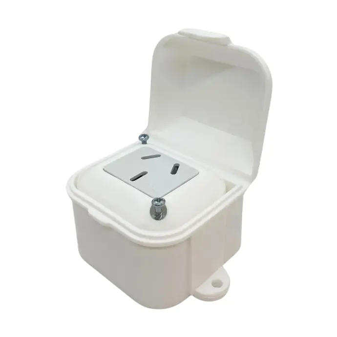 [44160400] Línea exterior capsulada 1 toma 20 amper color blanco espiga plana TAAD (LC-60400)